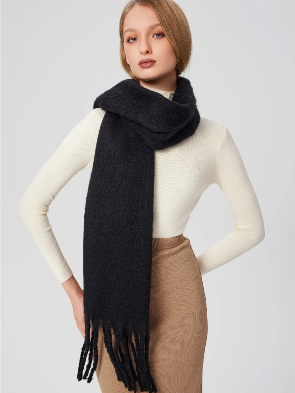 Solid Tassel Scarf (Black)